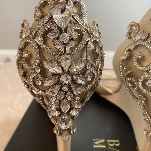 Bagdley Mischka “Meagan” wedge heel - Picture 5 of 9